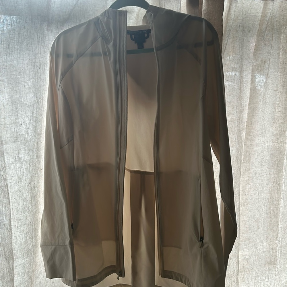 Lightweight water resistant coat